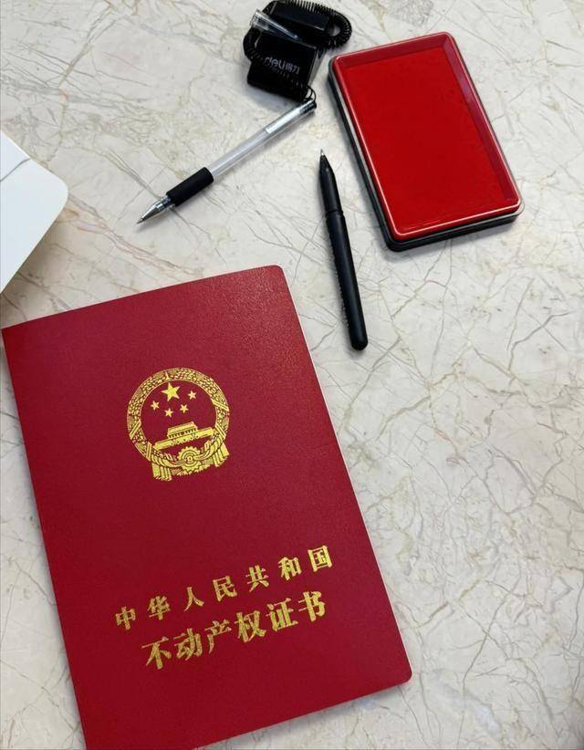专业制作房产证代理,真能帮你绕过那些坑吗?